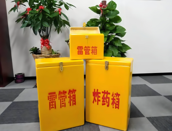墨江玻璃钢炸药箱与普通炸药箱有什么区别？